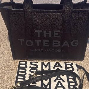 Marc Jacobs The Leather Medium Tote Bag